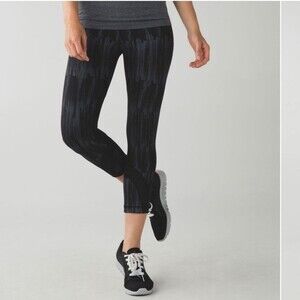 Lululemon Run Inspire Crop II Full On Luxtreme Mesh Size 4